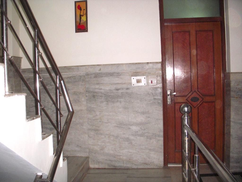 Hotel Tashkent Palace - Near New Delhi Railway Station Exterior foto
