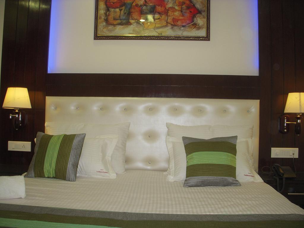 Hotel Tashkent Palace - Near New Delhi Railway Station Exterior foto